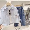 Camisa infantil camisa listrada masculina primavera e outono roupas 2023 outono novo médio e grande estilo ocidental infantil casual carta top