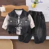 Conjunto de Roupa de Outono para Meninos 2026 Novo Conjunto Elegante de Três Peças com Colete Jeans de Manga Longa Roupas de Bebê