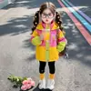 Jaqueta colorida patchwork estilo coreano para meninas, nova coleção primavera/outono 2026, peça de outer wear moderna e estilosa para meninas pequenas