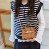 Bolso de Mano Mini de un Solo Hombro Oso Pequeño Kelly Estilo Coreano Estilo Pequeño Chanel para Niñas Accesorio de Monedas de Princesa Bolso Cruzado de Moda