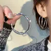 Pendientes de aro cruzados europeos y americanos exagerados y elegantes para mujer, simples y versátiles, adelgazantes para caras redondas, pendientes minimalistas y modernos