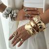Pulsera de abrazo con gota de agua de metal retro plisada personalizada para mujer con diseño de industria pesada, estilo transfronterizo europeo y americano