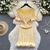 Vestido Longo de Manga Longa Color Block de Laço de Alto Padrão Inspirado em Chanel para Mulheres com Fivela de Metal Ajuste na Cintura Slim-Fit Tricô Curto