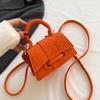 Bolso de Mano de Nicho de Moda para Mujer Verano 2026 Bolso Cuadrado Pequeño de Textura Simple Versátil de Moda Bolso de Hombro Súper Popular