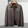 Chaqueta para Hombre 2026 Otoño/Invierno Lana de Cordero Piel Integrada Espesa Forro Polar Cuello Solapa Estilo Ropa de Trabajo Abrigo Cálido para Hombres de Mediana Edad