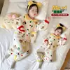Conjunto de pijama de flanela para meninas, duas peças, para outono e inverno, com forro de fleece adicionado e material espesso, apresentando um design fofo de bolinhas de desenho animado, adequado para usar em casa