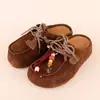 Charms para Sapatos Série Miu Outono e Inverno Fivelas Criativas com Franjas para Sapatos Sapatos de Treinamento Alemão Kanguru Moda Mules Decoração DIY Atacado