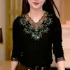 Camiseta de cuello en V calada y adornada con pedrería, nuevo estilo de moda otoño/invierno para mujeres de mediana edad y mayores, top de capa base adelgazante y que favorece la figura