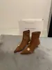 Botines de Punta Aguda First Encounter Season para Mujer 2026 Otoño/Invierno Nuevos Botines de Tacón Alto Botas Adelgazantes de Gamuza Versátiles de Temperamento Botines Pequeños Color Nude