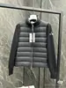 Marca M 24 Nueva Chaqueta Ligera Mengjia de Punto Blanco con Empalmes para Mujer con Cuello Alto Abrigo Cárdigan de Plumón de Pato Blanco 90