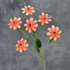 Ramo de flores de margarita artificiales, adecuado para bodas, con patrón de rejilla, hecho de seda, listo para exhibir y disponible para venta al por mayor como flores decorativas para hoteles
