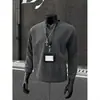 Tejidos de punto de alta calidad para hombre, con rayas verticales, un tejido grueso y un diseño nuevo y popular para otoño e invierno.. Este suéter transpirable y cálido es imprescindible.