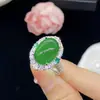 Anillo ovalado de doble capa para mujer, estilo retro europeo y americano, con circonita cúbica verde y piedras laterales, un accesorio lujoso y elegante para la noche