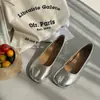Sapatos Femininos com Aumento de Altura Escondido, Boca Rasa, Estilo Coreano, Sapatos de Salto Único Prateados de Nicho, Sapatos de Dedo Dividido, Sapatos Slip-On Macios para Primavera e Verão, Sapatos de Casco de Porco
