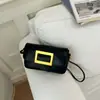 Bolso pequeño cuadrado de mano con textura elegante para mujer, nuevo modelo primavera-verano 2026, versión coreana retro de color liso para hombro y bandolera