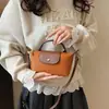 Bolso cruzado ligero de un solo hombro de moda transfronterizo diseño de nicho bolso de mano de tela de nylon elegante bolso cuadrado pequeño bolso tipo albóndiga para mujer