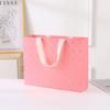Bolsas de papel portátiles para compras al por mayor de fábrica, nuevas bolsas de regalo con relieve bronceado, bolsas de regalo para el Día de San Valentín