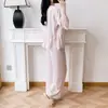 Conjunto de Pijama Feminino de Seda Gelada Fino de Manga Longa com Calça de Perna Larga para Primavera e Outono, Adequado para Usar como Roupa de Casa, Roupão de Luxo Leve Estilo Francês para o Verão