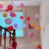 Boda net red diseño de habitación de bodas mujer sala de estar dormitorio bola de panal linterna de papel hueca boda venta al por mayor decoración de flores