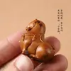 Accesorios de Caballo de la Fortuna de Madera de Azufaifo Golpeada por el Rayo, Colgante de Caballo Tang Estilo Chino, Adornos Tallados de Diseño Personalizado Versátiles a la Moda