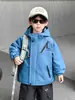 Conjunto de dos piezas cortavientos para niño de primavera y otoño, Chaqueta con capucha elegante y moderna estilo coreano para niños, Ropa de moda para bebé