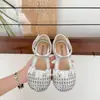 Sandalias Tejidas de Punta Cerrada para Niñas 2026 Verano Nuevas Suela Suave Transpirables Zapatos de Princesa para Bebés y Niños Pequeños Sandalias con Calados