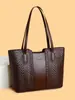 Nova Bolsa Tote Simples Feminina Grande Capacidade Casual de Ombro Alta Aparência Moda Comute Bolsa de Axila Feminina