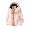Chaqueta de trabajo con capucha para hombre y mujer, estilo camello, tres en uno, cortavientos e impermeable, con logo estampado de norma nacional para exteriores