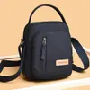 Bolso pequeño cuadrado de nailon, simple y ligero, para mujer, nuevo bolso de mano casual de moda, versátil para ir al trabajo, bolso para teléfono de un solo hombro o cruzado