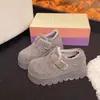 Botas de nieve Birkenstock forradas de polar para mujeres petite, popular modelo nuevo de otoño e invierno, zapatos de algodón de suela gruesa que aumentan la altura, zapatos cálidos de pelo de corte bajo