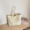 As Bolsas Tote da Moda para Mulheres Deste Ano São Bolsas de Ombro para o Dia a Dia de Grande Capacidade com um Toque de Nicho de Luxo e Textura Versátil