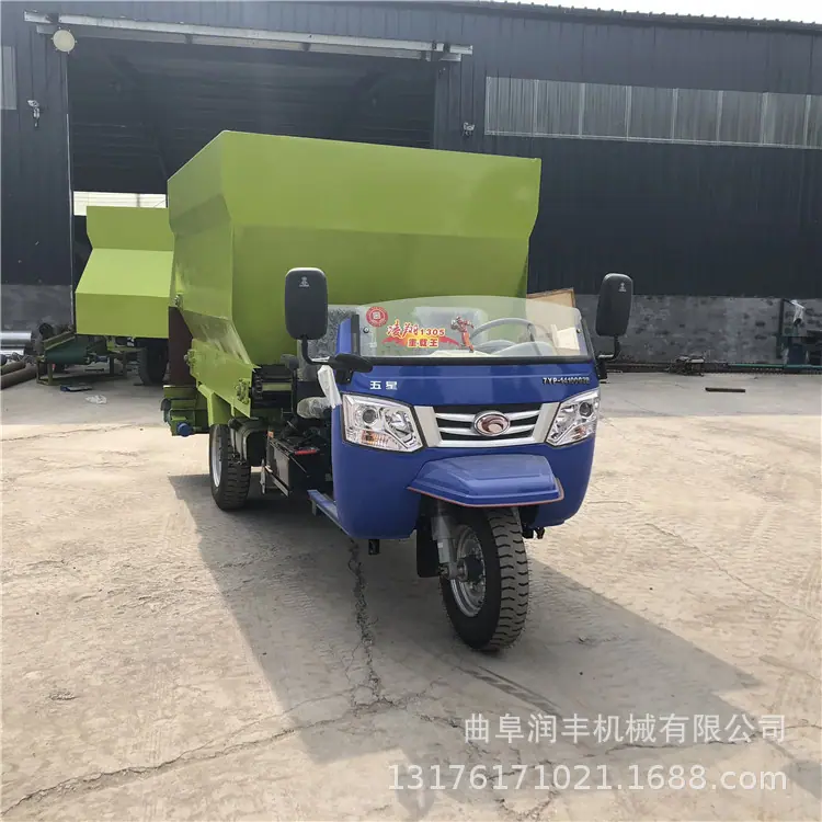 饲料撒料车