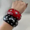 Pulseira de madeira com rebites Yongge Jewelry estilo retrô europeu e americano misto, pulseira de metal punk estilo nicho com pontas e bolinhas
