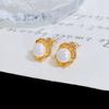 Pendientes de botón con perlas de agua dulce de metal irregulares, estilo súper novedoso, con aguja de plata S925, diseño sencillo para mujer