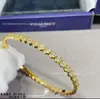 Pulseira de Colmeia Finamente Esculpida em V-Gold CNC de Alta Qualidade para Mulheres com Design Estiloso, Pulseira Empilhável em Forma de Onda com Cravação de Diamantes