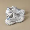Tênis femininos dad shoes de sola grossa, novo modelo 2026, populares este ano, tênis de treino alemães em malha respirável, tênis esportivos casuais que aumentam a altura