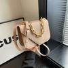 Bolso cuadrado pequeño con relieve de piedra simple para mujer, nuevo bolso de mensajero de cadena simple de estilo coreano de moda de invierno 2024