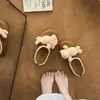 Pantufas fofas de urso engatinhando em desenho animado, com biqueira fechada, para mulheres, outono de 2026, novas pantufas meias fofas de desenho animado estilo Birkenstock