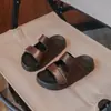 Pantuflas de niña estilo coreano 2026 nuevo modelo de verano para niños, sandalias de playa de suela blanda, sandalias de exterior para niños mayores