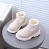 Zapatos de algodón tipo mocasín con forro de lana para bebé, botas estilo Martin de cuero para niña, botas de algodón nuevas de invierno 2026, botines antideslizantes