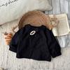 Conjunto de Petos de Moda Estilo Coreano para Bebés y Niños Pequeños, Nuevo Conjunto de Dos Piezas con Camisa Base de Manga Larga para Salir, Primavera 2026