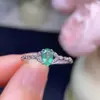 Anillos de esmeralda natural todos de oro incrustados con piedra principal de color fino tamaño de aproximadamente 4*6mm plata de ley 925 incrustación de precisión
