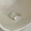 Anillo Oval Geométrico de Plata de Ley S925 con Calcedonia Blanca Natural, Suave y Versátil, Simple y Elegante, Anillo de Dedo Índice de Nicho para Mujer