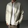 100% lana merino, versátil y práctico para el uso diario, un cárdigan de punto clásico y elegante con cuello alto y cremallera