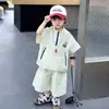 Roupa de Verão para Meninos 2026 Novo Estilo Coreano Jaqueta Legal e Estilosa para Menino Roupas Finas de Manga Curta para Verão Infantil
