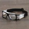 En stock al por mayor gafas de baloncesto deportivas para exteriores anti-colisión anti-caída con montura para miopía resistencia al impacto