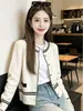 Jaqueta Feminina Curta Estilo Academia Preta Outono 2026 Nova Listrada Color Block Versátil Tricô Cardigan Top