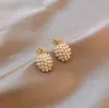 Pendientes de botón de perla de plata de ley 925, Versátiles y elegantes, Pendientes nuevos de moda para mujer, Pendientes de botón al por mayor que son suaves para los lóbulos de las orejas