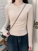 Camiseta ajustada de manga larga para mujer, que ciñe la cintura, nueva y versátil camisa básica minimalista para primavera/otoño 2026 para usar como capa exterior