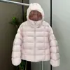 O mais vendido 2026 novo modelo feminino de inverno curto espesso moda casaco de algodão, solto e quente com apliques nas mangas